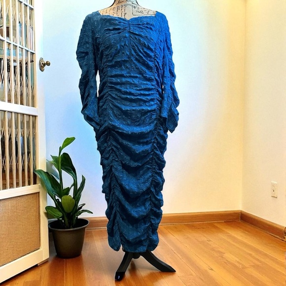 Zara Stylish Blue Ruched Midi Dress - Picture 8 of 8